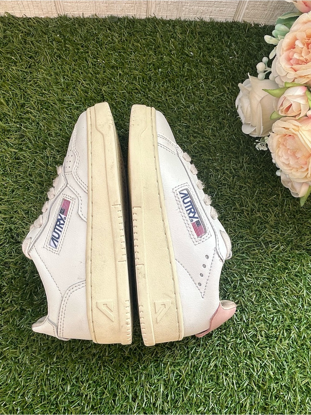 AUTRY SNEAKERS MISMATCHED
MEDALIST LOW SNEAKERS WHITE PINK LEATHER kids 30 
$240 - Picture 9 of 11